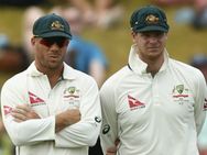 பந்தை சேதப்படுத்திய விவகாரம்.. கேப்டன், துணை கேப்டன் பதவியிலிருந்து ஸ்மித், வார்னர் நீக்கம்!