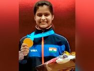 பங்கேற்ற இரண்டு சர்வதேச போட்டிகளிலும் தங்கம்…. அசத்தும் பிளஸ் 1 மாணவி