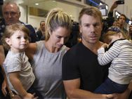 பந்தை சேதப்படுத்திய குற்றத்தில் எனக்கும் பங்குண்டு.. டேவிட் வார்னரின் மனைவி திடுக்கிடும் பேட்டி!