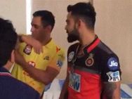 ஆர்ம்ஸ் மடக்கி காட்டிய டோணி.. காமெடி செய்த கோஹ்லி.. கேப்டன்களின் வைரல் வீடியோ!