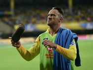 சென்னை வெள்ளத்தின் போது கண்ணீர்விட்ட டு பிளசிஸ்.. அவர் மீது செருப்பு வீசலாமா?