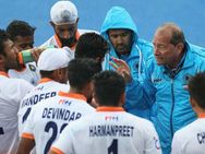 கண்ணாடிய திருப்பினா வண்டி எப்படி ஓடும்.... ஓடும் என்கிறது ஹாக்கி கூட்டமைப்பு!