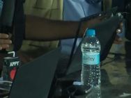 என்ன சிக்ஸ்! மைதானத்தில் வேலைபார்த்தவரின் லேப்டாப்பை பதம்பார்த்த வாட்சன் சிக்ஸ்!