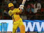 கெயில், டிவில்லியர்ஸ், ரசல் சாதனையை முறியடித்தார் தோனி... சிக்சர் மன்னரானார்!