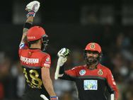 பஞ்சாபை ஒன்றுமில்லாமல் செய்தது... 8.1 ஓவர்களில் வென்றது பெங்களூர்... பிளே ஆப் வாய்ப்பை பெறுமா!