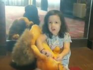 'எம்ஐவி'ன்னா என்ன பாஸ்? வீடியோ வெளியிட்டு சிஎஸ்கே ரசிகர்களை குழப்பிய தோனியின் மகள்!