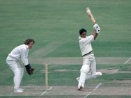 சச்சின் மகனும் களமிறங்கிட்டார்... இதற்கு முன் கலக்கிய தந்தை - மகன்கள் யார் யார் தெரியுமா!