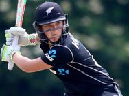 கம்மி வயசு.. டபுள் செஞ்சுரி சாதனை.. அசத்திய அமெலியா கெர்.. 21 வருட சாதனை காலி!