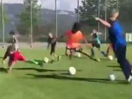 அப்படியே ரோலிங்ல போங்க பாஸ்.. நெய்மரை கலாய்க்கும் குட்டி பசங்க!