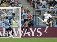 உருகுவே தடுப்பாட்டத்தை சிதறடித்தது.... 2-0 என வென்றது... அரை இறுதியில் பிரான்ஸ்!