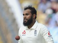 இருக்கார் ஆனால் இல்லை.. ஆதில் ரஷீத்தின் பரிதாப சாதனை!