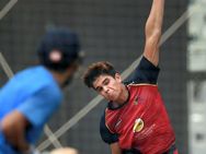 இந்திய வீரர்கள் பேட்டிங் பயிற்சி.. சச்சின் மகன் பவுலிங் செய்தார்!