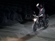 ஆசிய விளையாட்டு தொடக்க விழா.. தெறிக்கவிட்ட இந்தோனேசிய அதிபர்.. பைக்கில் வந்து சாகசம்!