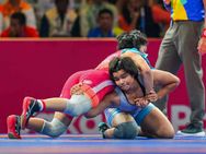 ஆசிய விளையாட்டு: பெண்கள் மல்யுத்தத்தில் இந்தியாவுக்கு வெண்கலம்.. திவ்யா காக்ரன் கலக்கல்