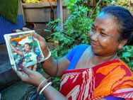 கதறி அழுத தங்கம் வென்ற ஸ்வப்னாவின் தாய்...கடவுள் சிலை முன் விழுந்து ஆனந்தக் கண்ணீர்