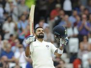 சதமடித்த கோஹ்லி பறக்க விட்ட முத்தம்.. பதிலுக்கு உம்மா கொடுத்த அனுஷ்கா.. அடடா !