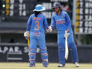 ஓவரா போன் பேசுற 5 பேரை பிடிங்க.. இந்தியா இலங்கை மகளிர் கிரிக்கெட் போட்டியில் சர்ச்சை