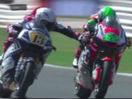 ரேஸ் சர்ச்சை.. மின்னல் வேகத்தில் ஓடிய பைக்கின் பிரேக்கை பிடித்து பழிக்குப்பழி