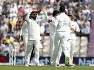 யாருக்கும் தெரியாமல் வம்பிழுத்த கோலி...புன்னகையோடு சமாளித்த ஜோ ரூட்...4வது டெஸ்ட் சுவாரசியம்