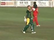 எவரெஸ்ட்ல ஏறின மாதிரி என்ன கொண்டாட்டம்.. கிளப் மேட்சில் சதம் அடித்த வார்னர் அட்டகாசம்