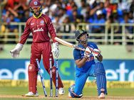 பௌலிங் சரியில்லையே.. வெ.இண்டீஸ் அதிரடிக்கு திணறும் இந்திய பந்துவீச்சு