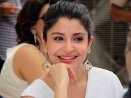 என்னது.. தவானை நீக்கியது அனுஷ்கா சர்மாவா?.. பற்றி எரியும் வதந்தி.. உண்மையா இருக்குமோ?