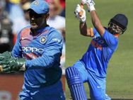 தோனியை காப்பாற்ற ரிஷப் பண்ட்டை தூக்கினாரா? கோலியோட திட்டத்தை புரிஞ்சுக்கவே முடியலையே