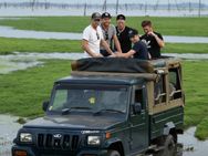 மழையா கெடக்கு.. மேட்ச் நடக்க மாட்டேங்குது.. காட்டுக்குள்ள ஜீப் சவாரி போகப் போறோம்