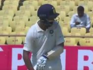 பாக்கெட்டில் “பாட்டில்”-ஐ வைத்துக் கொண்டு பேட்டிங் செய்த புஜாரா.. ஓவரா இருக்கே!!