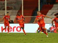 முதல் வெற்றியைப் பதிவு செய்தது புனே அணி… ஜாம்ஷெட்பூர் அணியை வீழ்த்தி வெற்றி !!