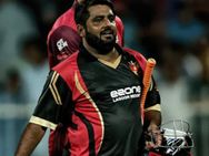 என்னய்யா இது? நாலே ஓவர்ல மேட்ச் முடிஞ்சுருச்சு!? 16 பந்தில் 74 ரன்கள் எடுத்த வீரர்