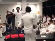 பாகிஸ்தானை வீழ்த்தியாச்சுல்ல.. இந்தியாவின் பாங்ரா டான்ஸ் ஆடி கொண்டாடிய நியூசிலாந்து வீரர்கள்