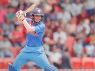 இந்திய மகளிர் அணி மோசமான பேட்டிங்.. தனியாளாக அணியை கரை சேர்த்த ஸ்மிருதி!!