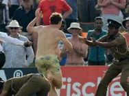 எலேய்! ஓடாத நில்லு.. மானம் போகுது.. விழுந்து வாரிய போலீஸ்.. கைதட்டி ரசித்த கூட்டம்