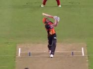 கூரையை தொட்டா சிக்ஸ்! சின்னப் பசங்க ரூல்ஸ் மாதிரி இருக்கு.. குழப்பத்தில் வார்னே, ப்ரெட் லீ