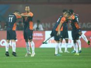 ஐஎஸ்எல் 2018-19: கடைசி இடத்தை பிடிக்கப் போறது யாரு? சென்னை - டெல்லி மோதல்