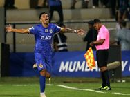 ஐஎஸ்எல் 2018: கேரளாவை கதறவிட்ட மும்பை சிட்டி.. கடைசி வரை கோல் அடித்த மும்பை வீரர்கள்