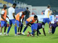 முதல் இடம் எனக்கு தான்!! ஐஎஸ்எல் கால்பந்து தொடரில் டாப் 2 அணிகள் இடையே மோதல்