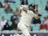 இன்னும் முளைக்கவே இல்லை.. அதுக்குள்ள தோனி சாதனையை தொட்ட ரிஷப் பண்ட்