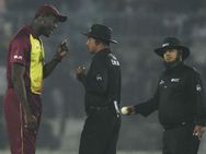 தவறான நோ-பால்.. அம்பயருடன் சண்டை போட்ட வெ.இண்டீஸ் கேப்டன்.. அம்பயர் சொன்ன “அடடே” காரணம்