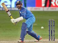 இவரை விட்டா வேற ஆள் இல்லை.. பேட்டிங்கில் தோனியின் இடத்தை பிடித்த தினேஷ் கார்த்திக்!!