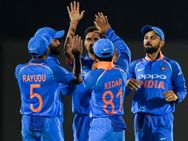 அஸ்திவாரத்தையே ஆட்டிட்டீங்களே.. தவான், ராயுடு, கோலியை காலி செய்த அனுபவமற்ற ஆஸி. பௌலர்கள்