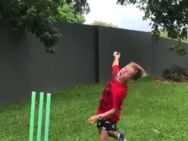 பும்ரா போல பந்து வீச முயன்ற ஆஸி. சிறுவன்.. லைக் போட்ட பும்ரா.. எதிர்கால வீரர் என்ற ஐசிசி