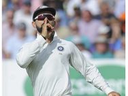 பந்தை எடுத்த கோலி.. பதறிய அம்பயர்.. பால் டேம்பரிங்! கதறும் ஆஸி. ரசிகர்கள்.. என்ன தான் செய்தார் கோலி?