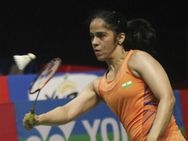 காயத்தால் அழுத கரோலினா.. சாம்பியன் ஆன சாய்னா.. இது இந்தோனேசியா பாட்மின்டன் ஆட்டத்தின் சோகம்