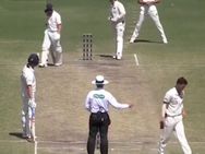 எல்லாருக்கும் நோ பால்-னு தெரியுது.. ஆனா உங்களுக்கு தெரியலையா? ரொம்ப நல்ல அம்பயரா இருப்பாரோ!!