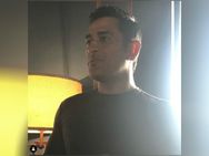 வயசானாலும் அந்த அழகும், ஸ்டைலும் உன்னை விட்டு போகலை! ஹேண்ட்ஸம் தோனி.. செம ஸ்டைல்.. செம லுக்!