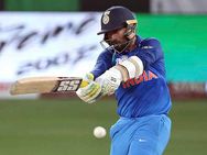 தோல்விக்கு காரணம் இவர் தான்.. ஒரு சின்ன தப்பு செய்து திட்டு வாங்கும் தினேஷ் கார்த்திக்!