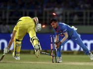 Ind vs Aus 1st T20 : கடைசி பந்தில் வென்ற ஆஸி.. போராடி தோல்வி அடைந்த இந்தியா!