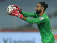 ISL 2019 : கோல்டன் குளோவ் விருது யாருக்கு? முட்டி மோதும் குர்பிரீத் சிங் - அம்ரீந்தர் சிங்!!